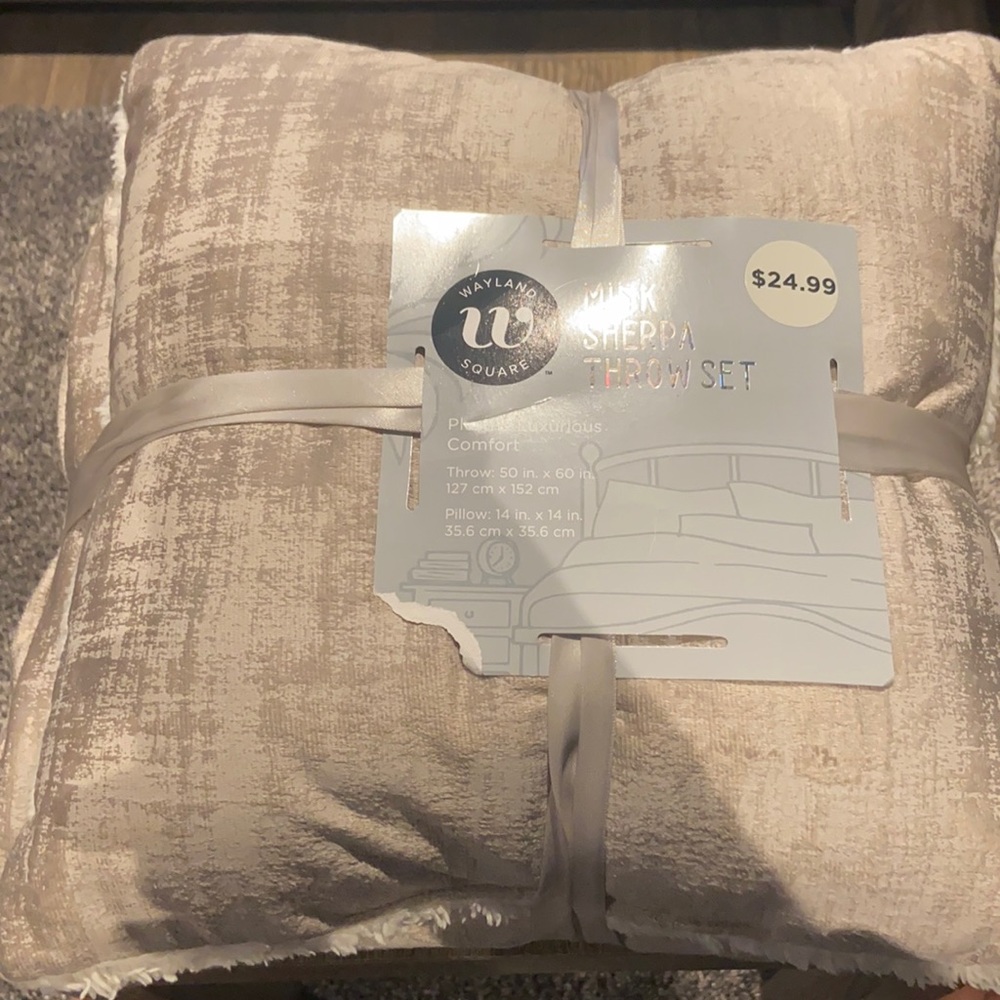 Mink Sherpa Throw Set